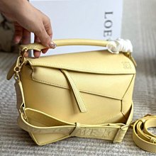 『瑤瑤代購』LOEWE手提包 最新款 頂級貨 原單大牌 時尚百搭優雅通勤福袋包單肩斜挎包造型包42HJ457 歷史價格詳細信息