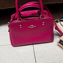 降，Coach 黑色荔枝真皮小方斜背包，真的很漂亮又好看，內容量也很大喔！ 歷史價格詳細信息