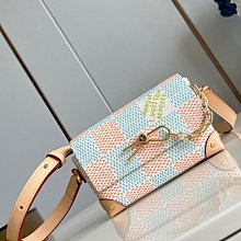 『瑤瑤代購』L家 小方包 最新款 頂級貨 原單大牌 時尚百搭經典腰包丹寧牛仔駱駝包單肩斜挎包42HJ636 歷史價格詳細信息