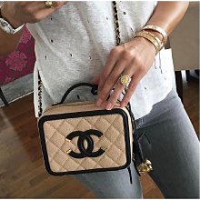 CHANEL Vanity Case經典LOGO小牛皮復古鏈帶手提/斜背包(黑色) 歷史價格詳細信息