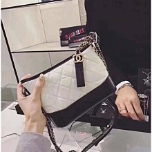 Chanel  Gabrielle Hobo 牛仔單寧流浪包 絕版品 中號 歷史價格詳細信息