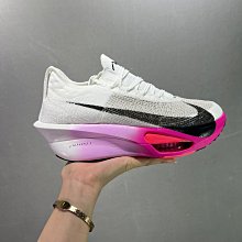 新款上架MK包間充裕可以輕松容納您的隨身物品，隔層設計，讓內部物品井井有條。整體經典大氣而不失運動感，是您出行的上佳之選。32×42明星大牌同款包包 歷史價格詳細信息