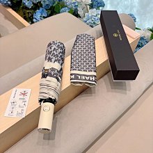 新款上架MK包間充裕可以輕松容納您的隨身物品，隔層設計，讓內部物品井井有條。整體經典大氣而不失運動感，是您出行的上佳之選。32×42明星大牌同款包包 歷史價格詳細信息