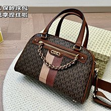 新款上架MK包間充裕可以輕松容納您的隨身物品，隔層設計，讓內部物品井井有條。整體經典大氣而不失運動感，是您出行的上佳之選。32×42明星大牌同款包包 歷史價格詳細信息