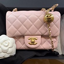 CHANEL 香奈兒 經典款 白黑色披肩 CC Logo 歷史價格詳細信息