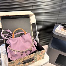 新款上架loe羅家包真的好好看拼色帆布有一種流浪的藝術家的感覺還可以斜挎的小個子女孩子也hold住~中古包包分享|羅 意威中古 34 32cm明星大牌同款包妖 歷史價格詳細信息