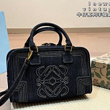 新款上架loe羅家包真的好好看拼色帆布有一種流浪的藝術家的感覺還可以斜挎的小個子女孩子也hold住~中古包包分享|羅 意威中古 34 32cm明星大牌同款包妖 歷史價格詳細信息