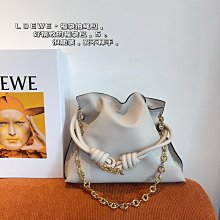 新款上架loe羅家包真的好好看拼色帆布有一種流浪的藝術家的感覺還可以斜挎的小個子女孩子也hold住~中古包包分享|羅 意威中古 34 32cm明星大牌同款包妖 歷史價格詳細信息