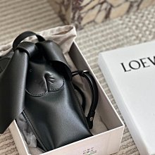 新款上架loe羅家包真的好好看拼色帆布有一種流浪的藝術家的感覺還可以斜挎的小個子女孩子也hold住~中古包包分享|羅 意威中古 34 32cm明星大牌同款包妖 歷史價格詳細信息