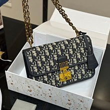 【皮皮購】潮流PRADA 2024ss夏季新款專櫃 三角標設計短袖T恤 商務T恤 歷史價格詳細信息