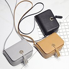 [瑞絲小舖]~H家簡約金屬環流蘇翻蓋小方包(黑色下標處) 單肩包 側背包 斜背包 小包 價格比較,價格查詢,歷史價格詳細信息