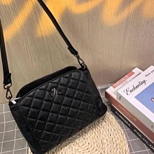 ⭐️拍拍妞⭐️ 韓國同步 新色到真皮牛皮雙夾層肩斜背包 山形紋時尚設計 輕便實用 超質感  貨號81235超優質賣家 歷史價格詳細信息