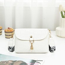 2022春夏季新款休閒斜挎運動包時尚防水牛津布圓筒包男女通用包潮 歷史價格詳細信息