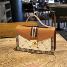 女生包包 小方包 女2022春新款潮時尚錬條斜挎包 手提毛毛單肩小方包 斜背包 肩背包 歷史價格詳細信息