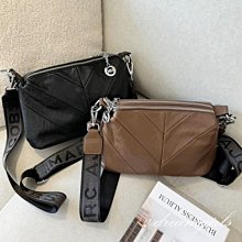 DG韓系鞋坊- 韓 防潑水微笑水鑽側背包 尼龍包 LOVE拉鏈 可愛斜背包(可放長夾)【21F0098】現貨+預購 歷史價格詳細信息