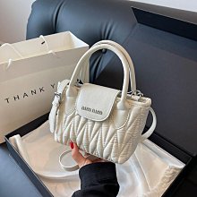 夏季百搭褶皺小包包女2023新款時尚腋下小方包ins質感鏈條單肩包 歷史價格詳細信息