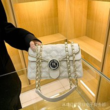 香港高級感斜挎小方包包女2023新款鎖扣單肩法棍包時尚腋下包 歷史價格詳細信息