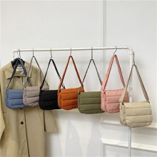 韓版斜背包包女2024新款百搭ins休閒小方包女棉服包女生肩背包-李李 韓國女裝 歷史價格詳細信息