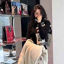 24A  kelly粉棕色大號出現貨啦～ 真的可愛到我了本季呼聲最高又壹只複古時尚輪回的包????1997Kelly再度回歸 歷史價格詳細信息