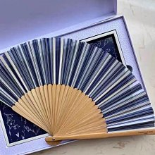￼D家贈品小物，優雅藍色竹製扇子 歷史價格詳細信息