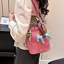 全新 粉紅色桃紅色白色黑色透明水晶鑽 可愛貓咪吊飾 可掛在包包上 或當鑰匙圈 亮麗時尚 歷史價格詳細信息