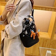 菜籃包 水桶包 PU女包 2021新款女包手提包潮時尚百搭菜籃子水桶包絲巾大容量腋下斜背包 流行 精品 歷史價格詳細信息