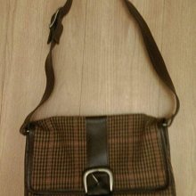 《夏出清》美國DKNY 純絲無袖洋裝~彩色鑽石型狀刺繡有紅，寶藍，綠，藍綠，紫，及金線點綴。多層次波浪裙擺。無彈性無拉鍊有全長內裡。尺寸P碼（約Xs~小M可穿） 歷史價格詳細信息