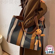 小伊閣 =包包女 新款小包時尚牛津布女包百搭尼龍單肩斜挎包簡約貝殼包=側包*肩包*手提包*水桶包*斜背包*手機包*化 歷史價格詳細信息