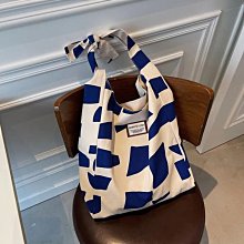 新款熱銷 2022韓版新款女簡約時尚民族風真皮刺繡花單肩斜挎小圓包包百搭潮~特價~特賣 歷史價格詳細信息