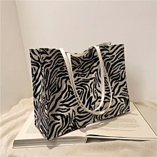 精品斑竹小椅子，文玩小擺件，純手工制作，花紋百里挑一，沒有第二把一樣的！ 以下內容可定制 小椅子 云妃斑竹椅-6975 歷史價格詳細信息