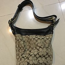 降，Coach 黑色荔枝真皮小方斜背包，真的很漂亮又好看，內容量也很大喔！ 歷史價格詳細信息