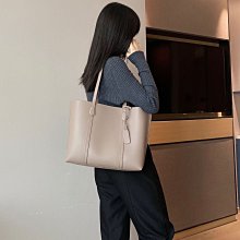 ⭐️拍拍妞⭐️ 韓國同步 新色到真皮牛皮雙夾層肩斜背包 山形紋時尚設計 輕便實用 超質感  貨號81235超優質賣家 歷史價格詳細信息