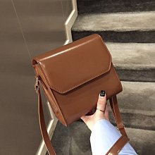 ins復古港風紅色連身泳衣辣妹深V性感氣質遮肚顯瘦海島度假泳裝女 歷史價格詳細信息