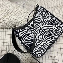 斑馬紋包包女網紅單肩原宿ulaazng大容量學生書包帆布包ins女生包包韓國包包女用包包韓系包包韓版包包女包包小包包熱銷 歷史價格詳細信息