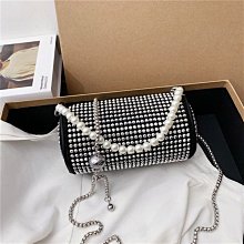 小眾設計水餃包2023新款冬季時尚復古法式寬帶斜揹包軟皮通勤包潮 歷史價格詳細信息