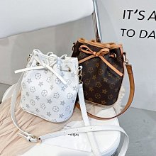 韓版時尚包包女斜挎百搭2024新款斜背包小包ins女包斜背包挎網紅款-悅享樂購滿599免運 歷史價格詳細信息