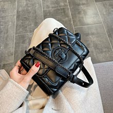 下殺-網紅羅馬風涼拖鞋女外穿2022年春夏新款平底夾趾水鑽沙灘時尚涼鞋 歷史價格詳細信息