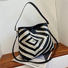 下殺-爆款橄欖綠包包新款潮百搭單肩包手JD提包斜挎女大容量時尚 歷史價格詳細信息