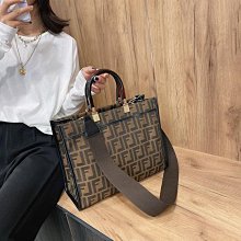 下殺-大包包早秋新款潮休閑手提單肩包大JD容量休閑斜挎包大小款女包 歷史價格詳細信息