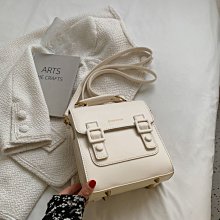 簡約輕便斜跨包多層包(3198A) 歷史價格詳細信息