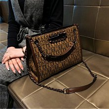 下殺-香港代購新款包包女夏小眾馬鞍包粉JD色珍珠斜挎包高級感腋下包 歷史價格詳細信息