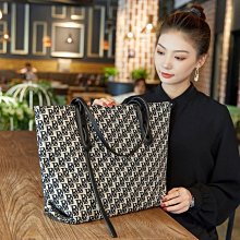 大容量包包秋冬新款網紅復古公文包女小眾設計單肩斜挎大包-潮流前線 歷史價格詳細信息