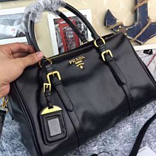 【熱賣精選】PRADA 倒三角標貝雷帽子女秋季情侶款復古畫帽子百搭時尚潮流帽子子男女 歷史價格詳細信息