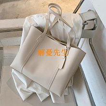 新品休閒背包2023春季雙肩包時尚女初高中校園大容量減負超輕書包 歷史價格詳細信息