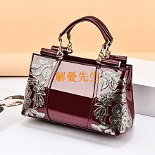 ◆女士首選◆斜背胸包－時尚穿搭 黑白兩色 小體積 大空間 水餃包 胸包 肩背包 單肩包 歷史價格詳細信息