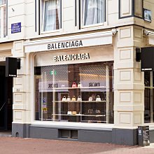 Balenciaga 超美 巴黎世家 塗鴉 限量白色 粉色 機車包 真皮材質、9成新 正常使用痕跡 尺寸：29cm，付 購買證明，防塵套，鏡子 特價出 歷史價格詳細信息