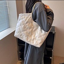 CHARLES & KEITH專櫃購買 單肩包 斜背包 復古腋下包女包 歷史價格詳細信息