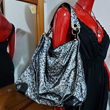 Bonnie 肩背／斜背二用包 防潑水混搭設計尼龍面料＋頭層牛皮 歷史價格詳細信息