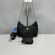 Prada 尼龍羊皮兩用包。背帶有重新送修，可正常使用，售出不退換貨，請考慮清楚再訂購 歷史價格詳細信息