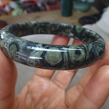 《藍晶寶石玉石特賣批發區》→ 〈包臺戒指系列〉→天然黑天眼珠牛奶玉髓包臺戒指→Z1794-3 歷史價格詳細信息